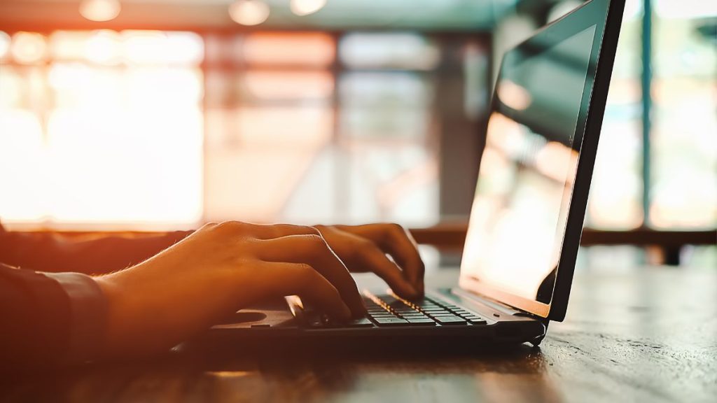 چرا هر کارگر از راه دور به VPN نیاز دارد: ایمن کردن فعالیت آنلاین شما