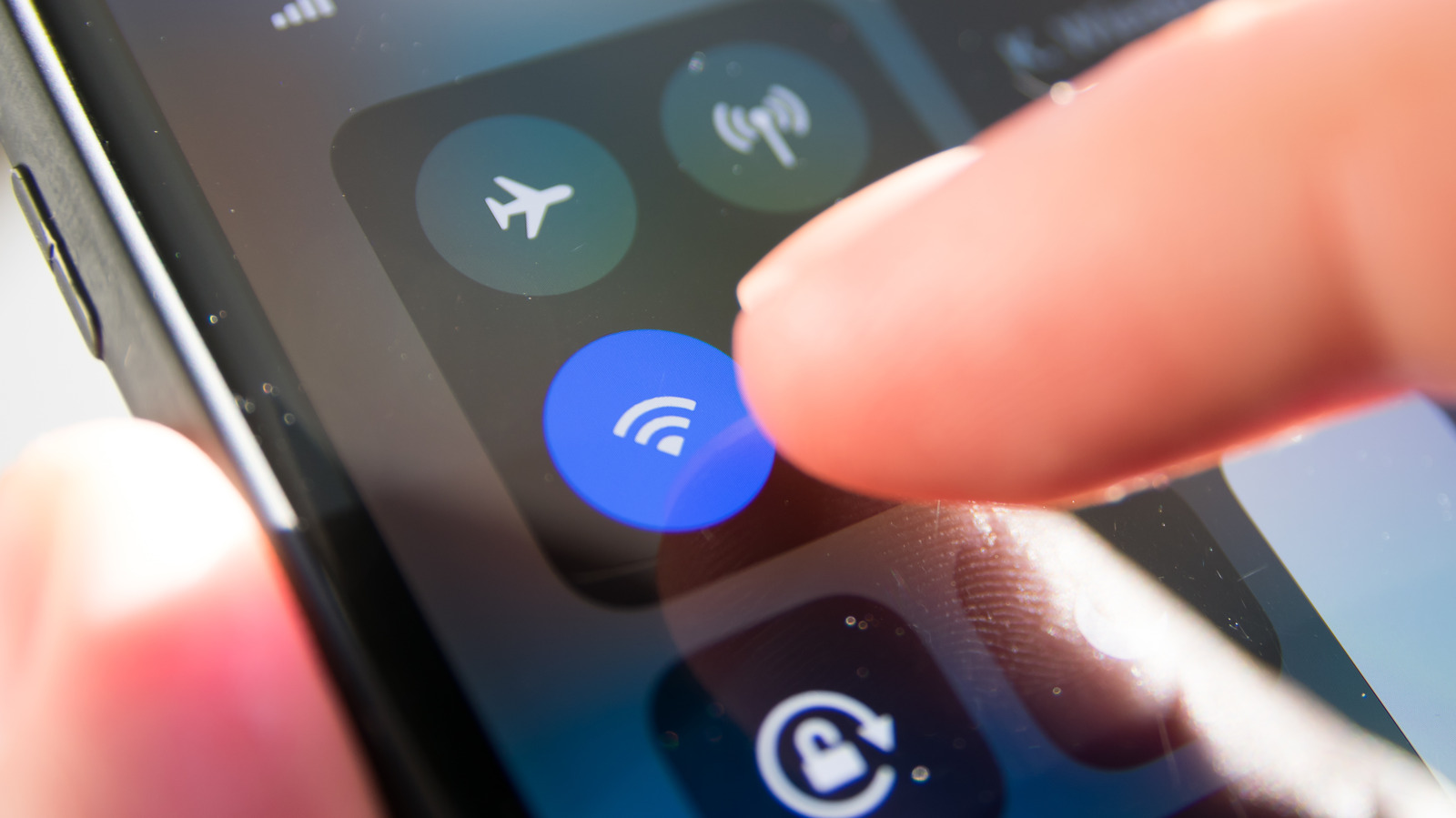 نحوه کار ایمن از یک کافی شاپ (یا مکان دیگری) که Wi-Fi رایگان ارائه می دهد