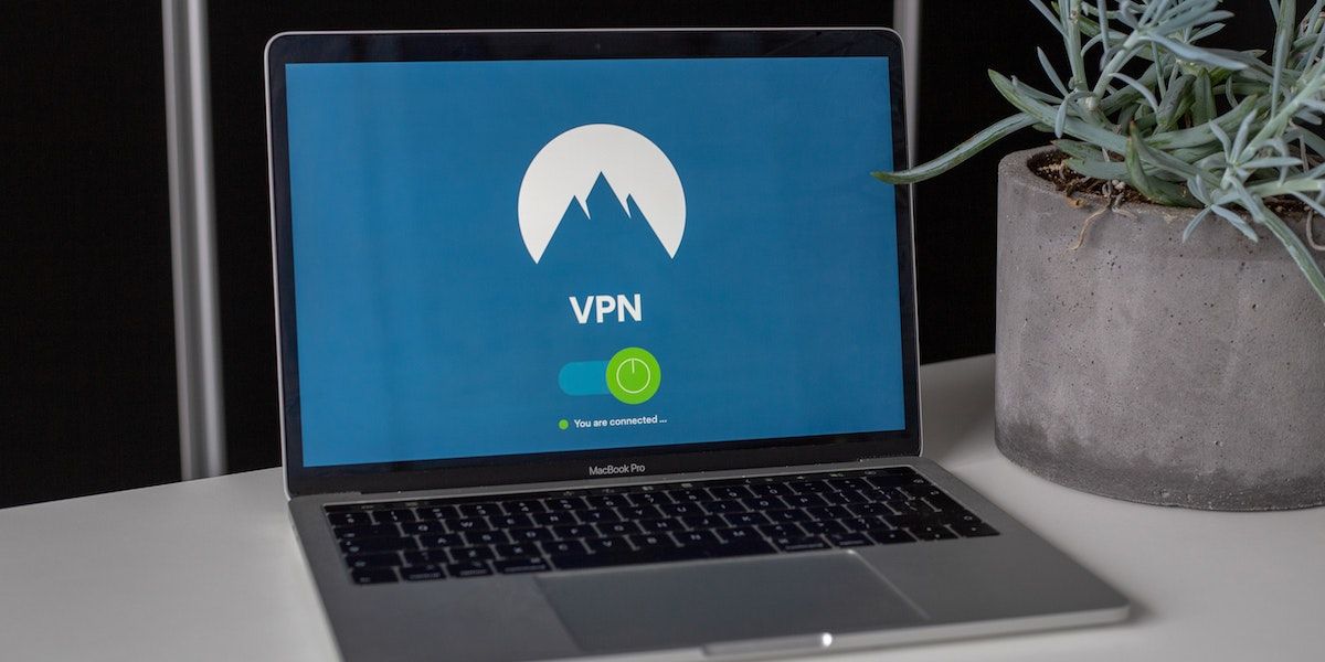 مک بوک در حال نمایش VPN